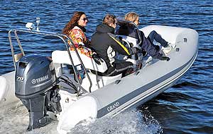 GRAND SILVER LINE 15’5″ fiberglass rigid inflatable boat equipped with steering console, windshield, handrail, front seat, and double seat.
